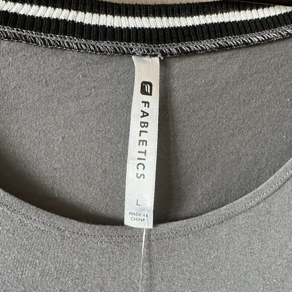 Women's L NWT Fabletics Phoenix Tee Gray Black White Oversized - Picture 7 of 8